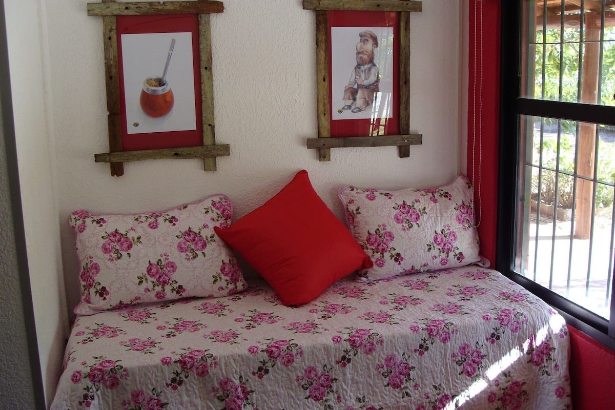 Edredones de plumas, minibar, decoración individual