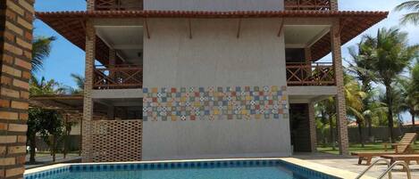 Außenpool, Liegestühle