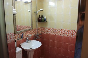 Shower, free toiletries, hair dryer, bathrobes - Coups (Seoul)