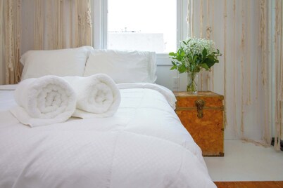 1 BLK from the Beach! The High Tide Studio #1