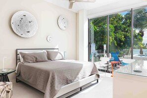 4 bedrooms, desk, WiFi, bed sheets