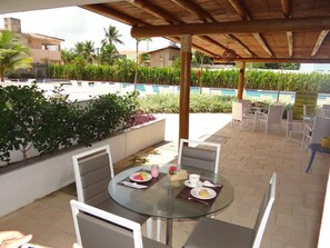 Outdoor dining - Laguna Suites (Ipojuca)