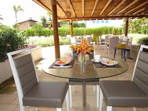 Outdoor dining - Laguna Suites (Ipojuca)