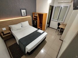 Deluxe Suite, 1 Double Bed, Non Smoking | In-room safe, desk, soundproofing, free WiFi
