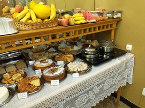 Free daily full breakfast - Hotel Cidade (Passos)