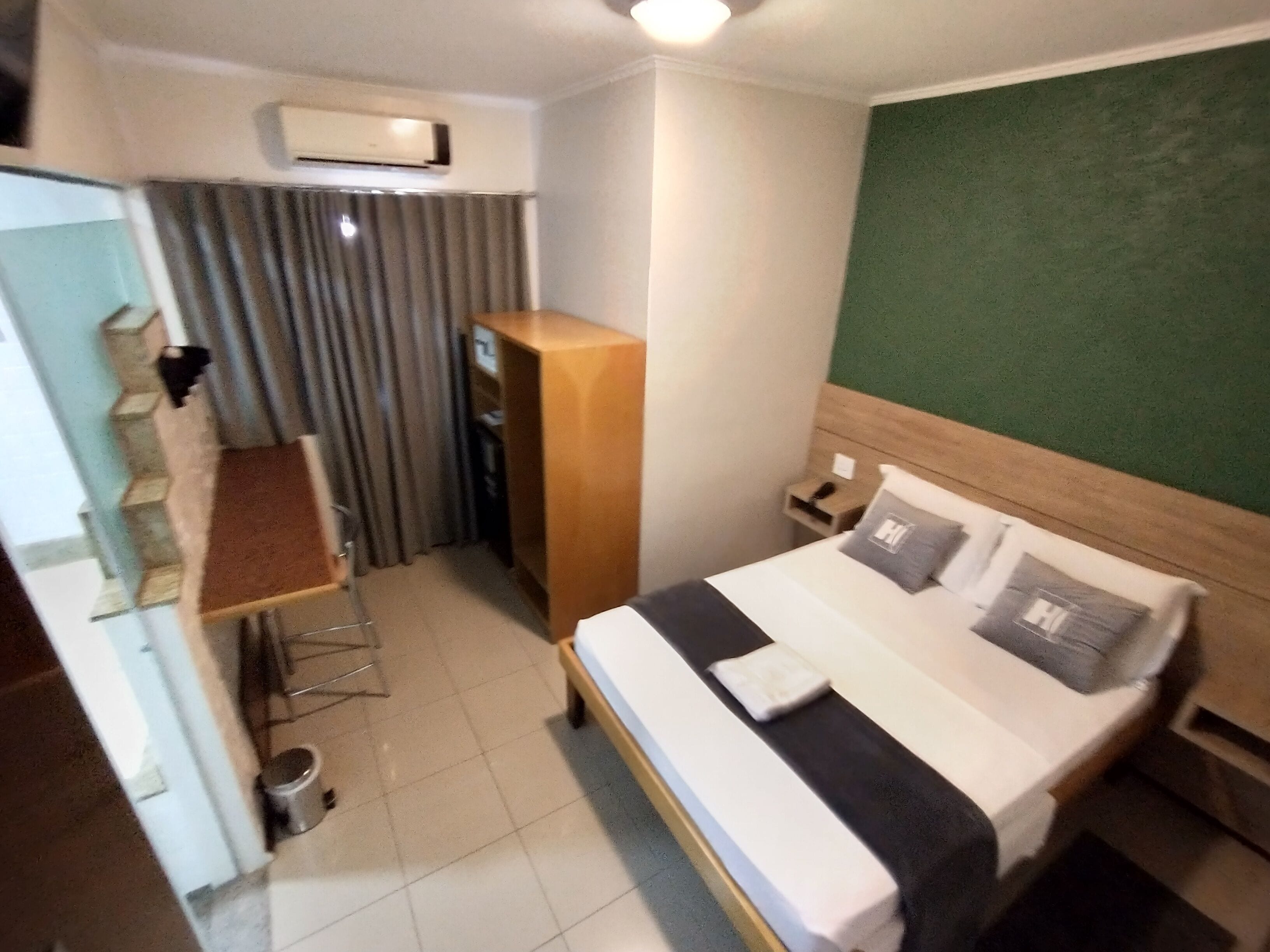 高级套房, 1 张双人床, 无烟房 | 客房内保险箱、办公桌、隔音、免费 WiFi