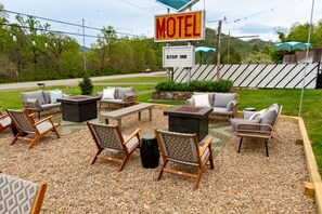 Terrace/patio - Townsend River Breeze Inn (Townsend)