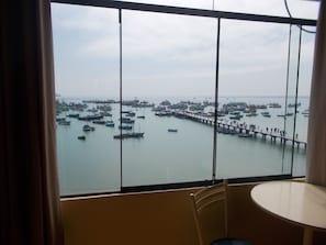 Kamar Double Deluks, 1 Tempat Tidur Queen, pemandangan teluk | Brankas, meja kerja, tempat tidur lipat/tambahan, dan Wi-Fi gratis