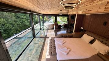 Honeymoon Condo, 2 Bedrooms, Non Smoking, River View | 2 bedrooms, Egyptian cotton sheets, premium bedding