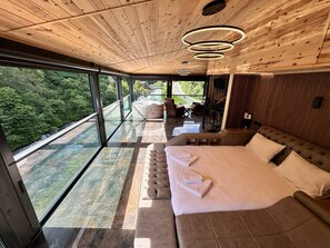 Honeymoon appartement, 2 slaapkamers, niet-roken, uitzicht op rivier | 2 slaapkamers, lakens van Egyptisch katoen, luxe beddengoed