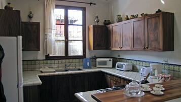 Kamar | Dapur pribadi | Lemari es, microwave, oven, dan kompor