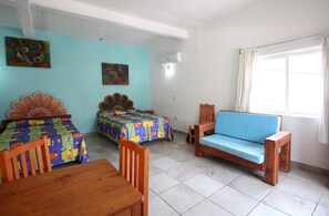 Comfort Studio, Balcony | 1 bedroom, desk, free WiFi, bed sheets - Estudio Centro 3 Cuadras Playa (Puerto Vallarta)