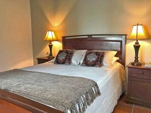 Room | 3 bedrooms, free WiFi - Casa Del Centro (Antigua Guatemala)