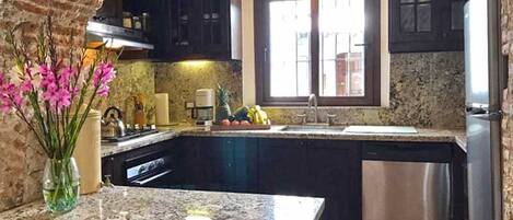 Peti sejuk, ketuhar gelombang mikro, ketuhar, dapur