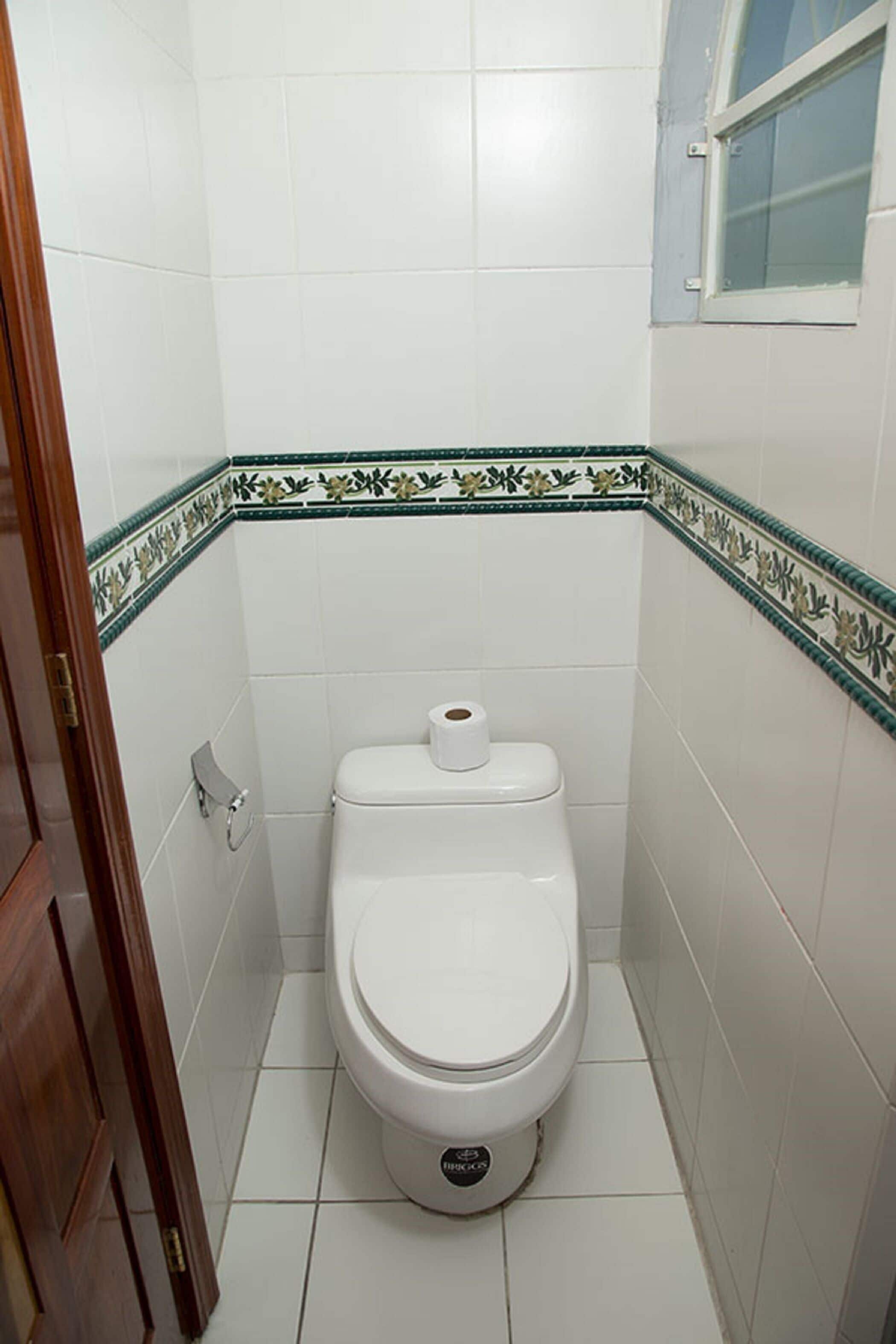 free toiletries, towels