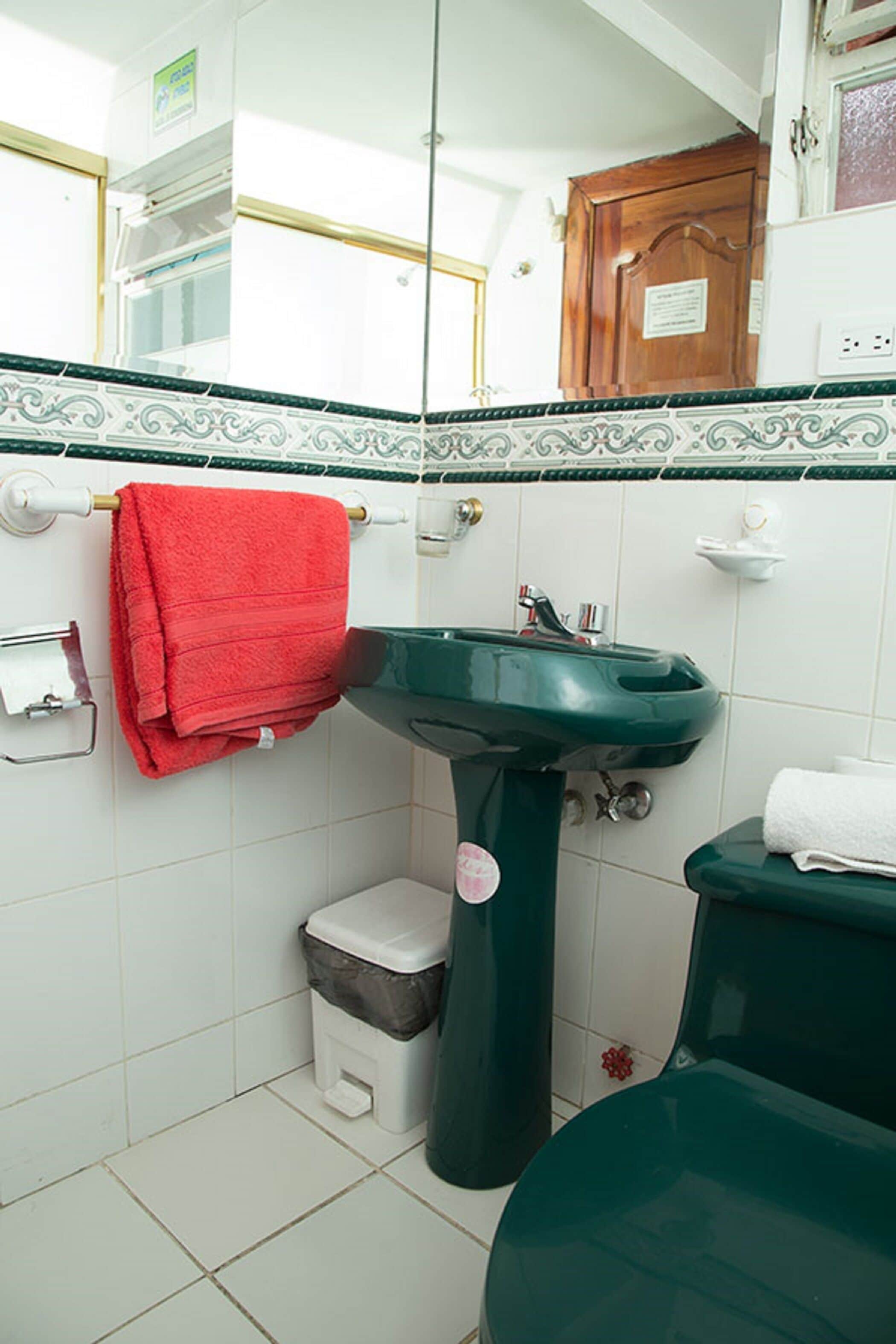 free toiletries, towels