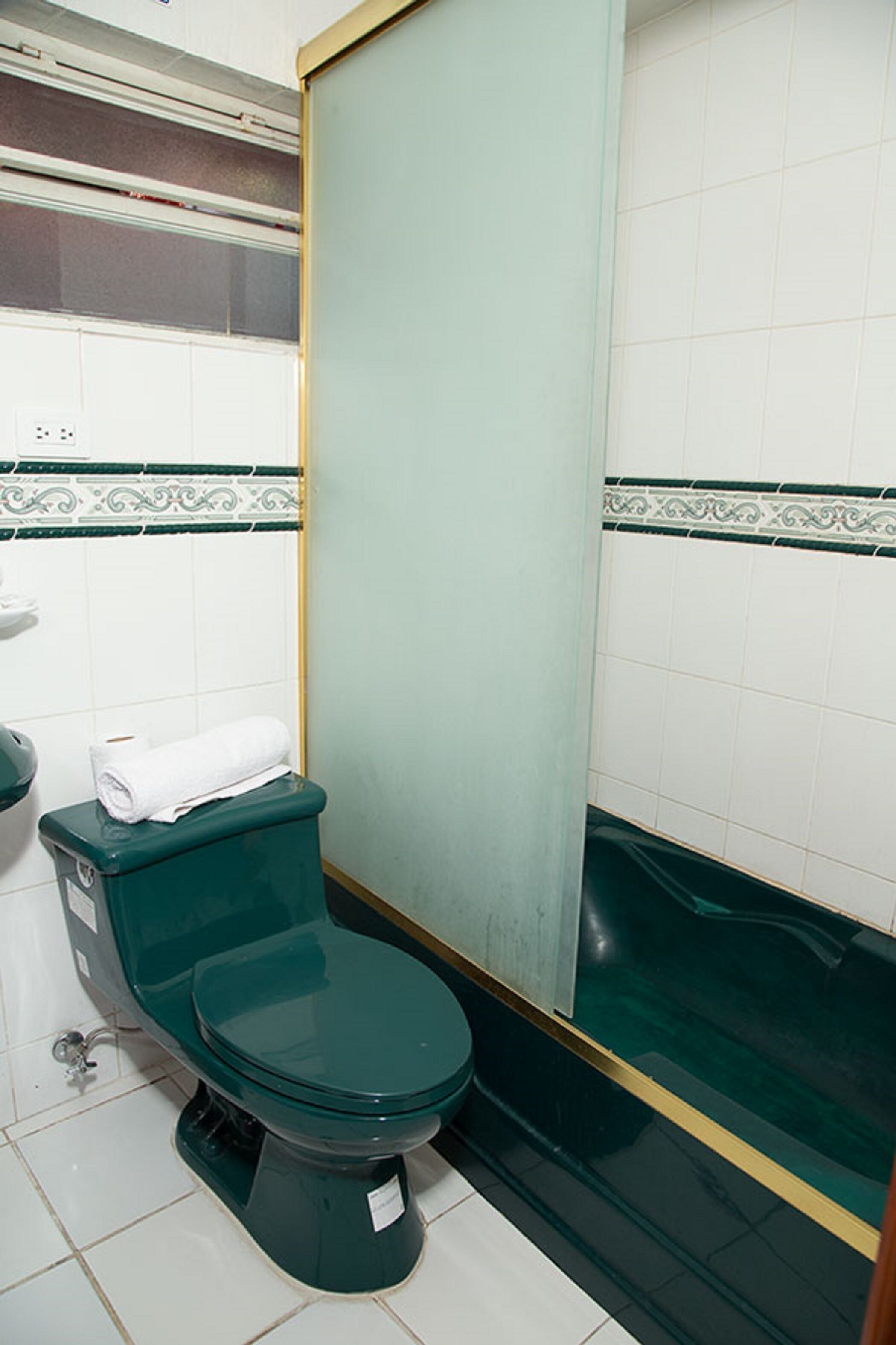 free toiletries, towels