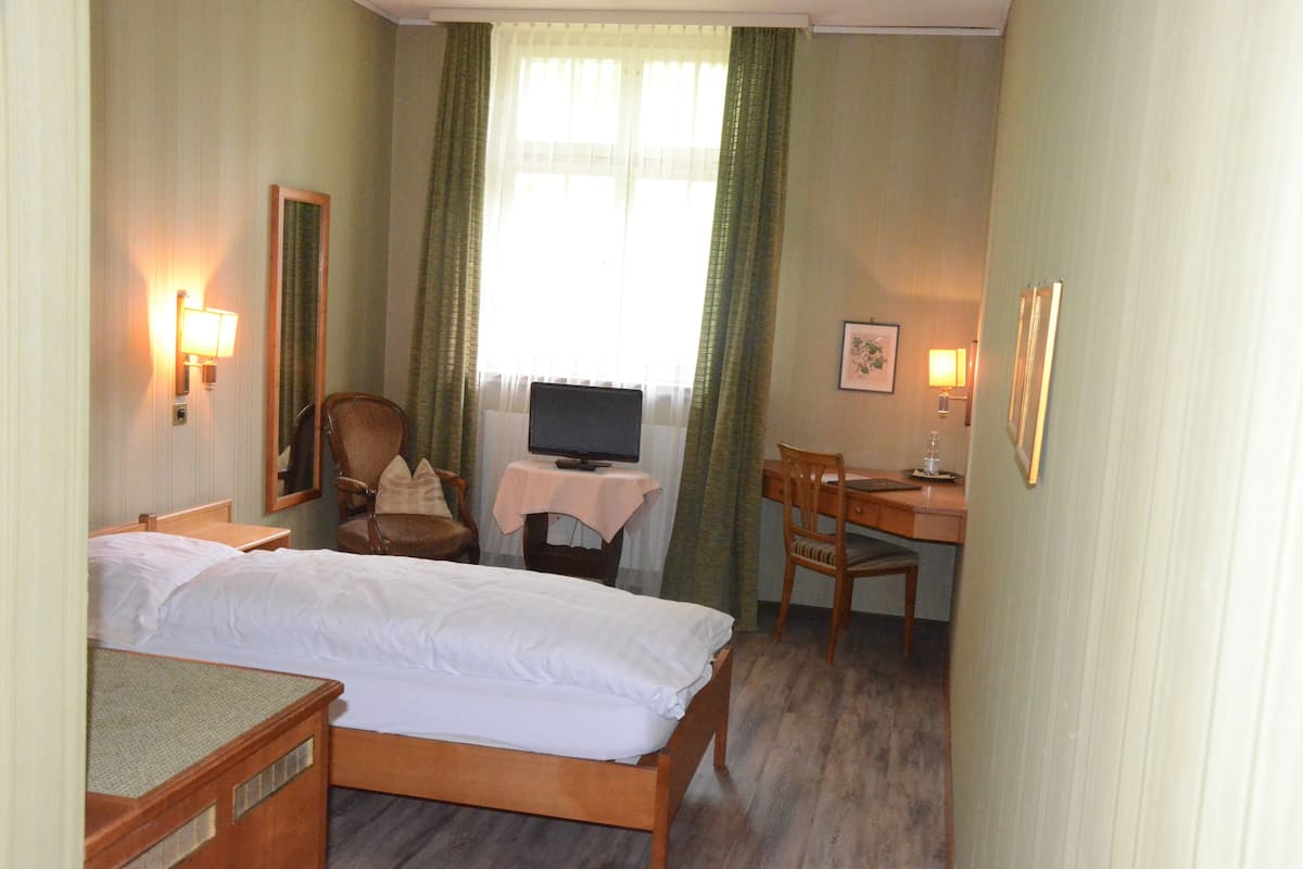 Eenpersoonskamer | Een bureau, extra bedden, gratis wifi, beddengoed