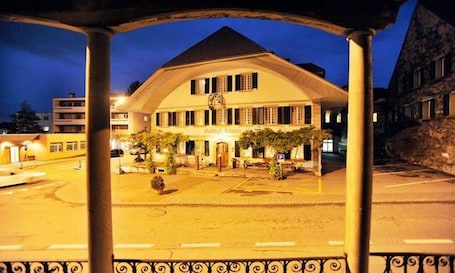 Property entrance. Hotel Restaurant Löwen Worb