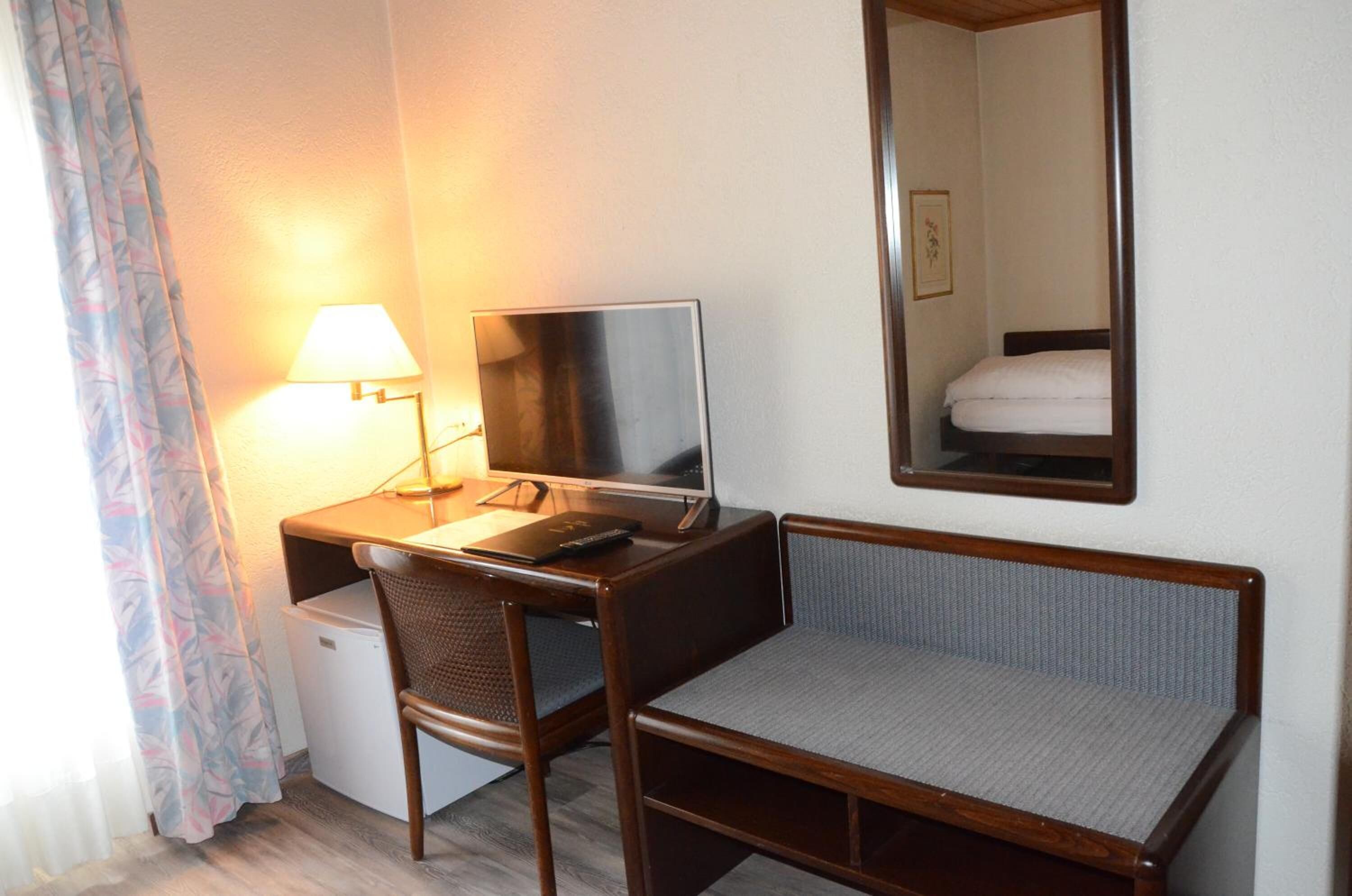 desk, rollaway beds, free wifi, bed sheets