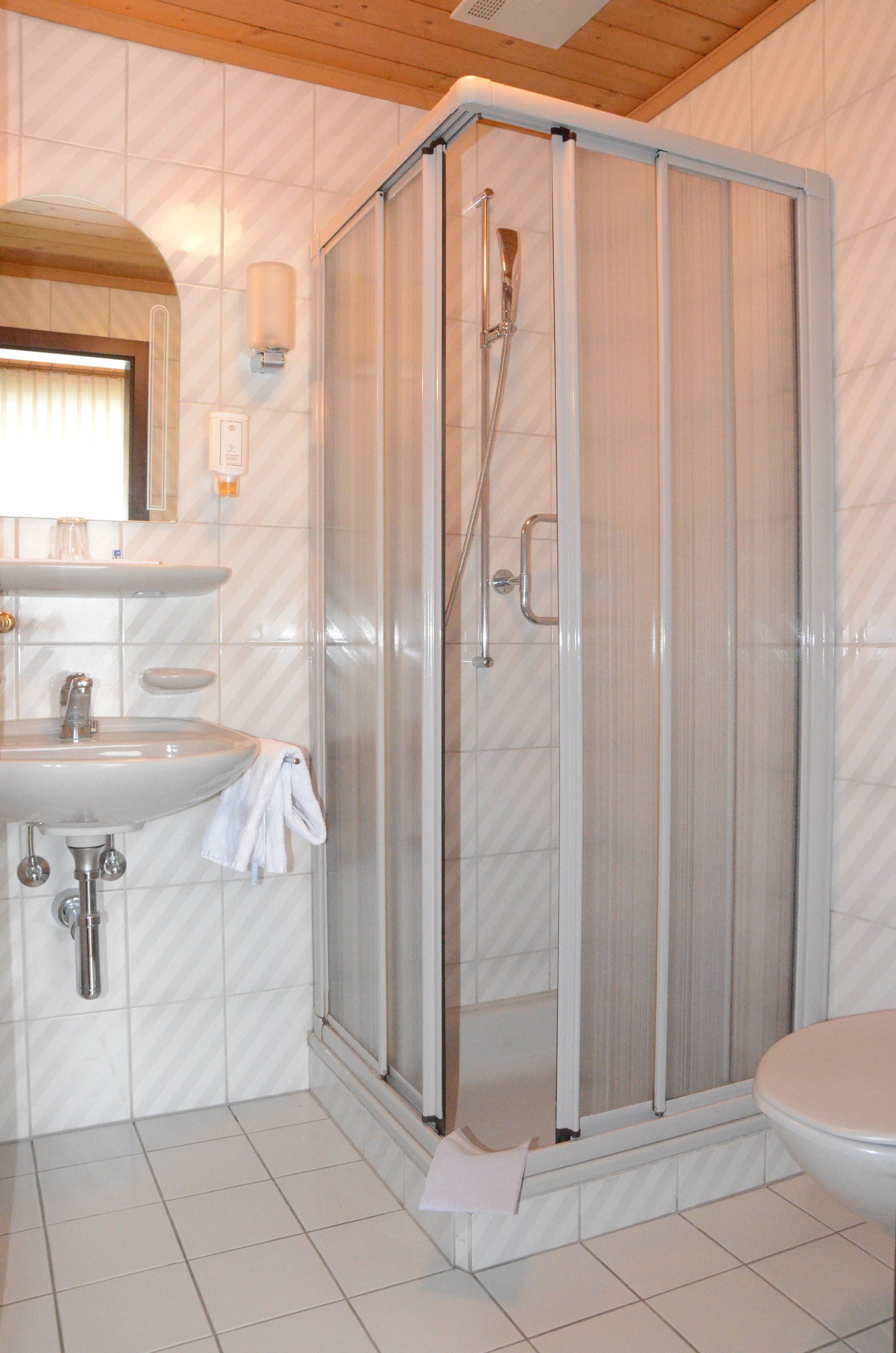 double room | bathroom | shower, towels