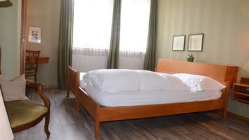 Double Room | Desk, rollaway beds, free WiFi, bed sheets