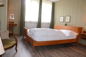 Double Room | Desk, rollaway beds, free WiFi, bed sheets - Hotel Restaurant Löwen Worb (Worb)