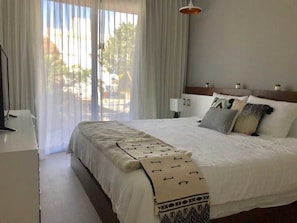 Condo Confort, 1 cama King size y sofá cama, para no fumadores | 1 habitación, cortinas blackout, wifi gratis y ropa de cama
