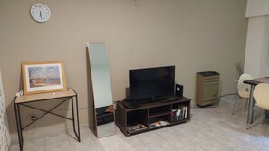 Una televisión de pantalla plana