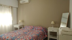 Apartamento estándar, 2 habitaciones, baño privado | 2 dormitorios, escritorio, cortinas opacas