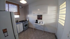 冰箱、微波炉、烤箱、炉灶