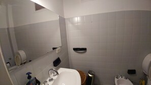 Combinazione doccia/vasca, set di cortesia gratuito, asciugacapelli