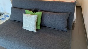 A bunk bed with a grey headboard and two pillows, one green and one white. - Nice countryside studio near city (Formangueires)