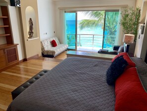 4 bedrooms, desk, iron/ironing board, WiFi