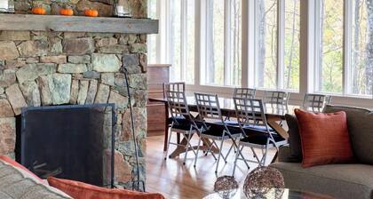 Secluded Home with Mountain Views | 2 Bed, 2 Bath