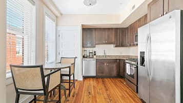 Frigorifero, microonde, forno, lavastoviglie