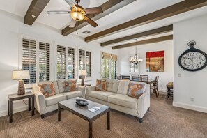 Televisión, chimenea, Netflix, Hulu