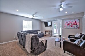 Smart TV, fireplace, Hulu, DVD player