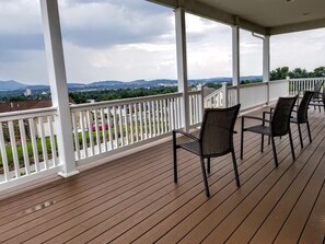 Terrace/patio - Quiet Home in Harrisonburg with Spectacular Shenandoah Valley Views. (Harrisonburg)
