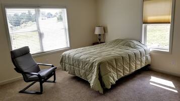 5 makuuhuonetta, silitysrauta/-lauta, vauvan matkasänky, Wi-Fi