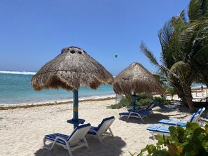 On the beach, sun loungers, beach towels - Amazing Sea Views, 2 Large Terraces w Hammocks, King Bed (Aventuras Akumal)