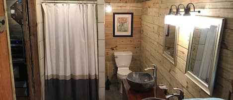 Dusche, Regendusche, Haartrockner, Handtücher