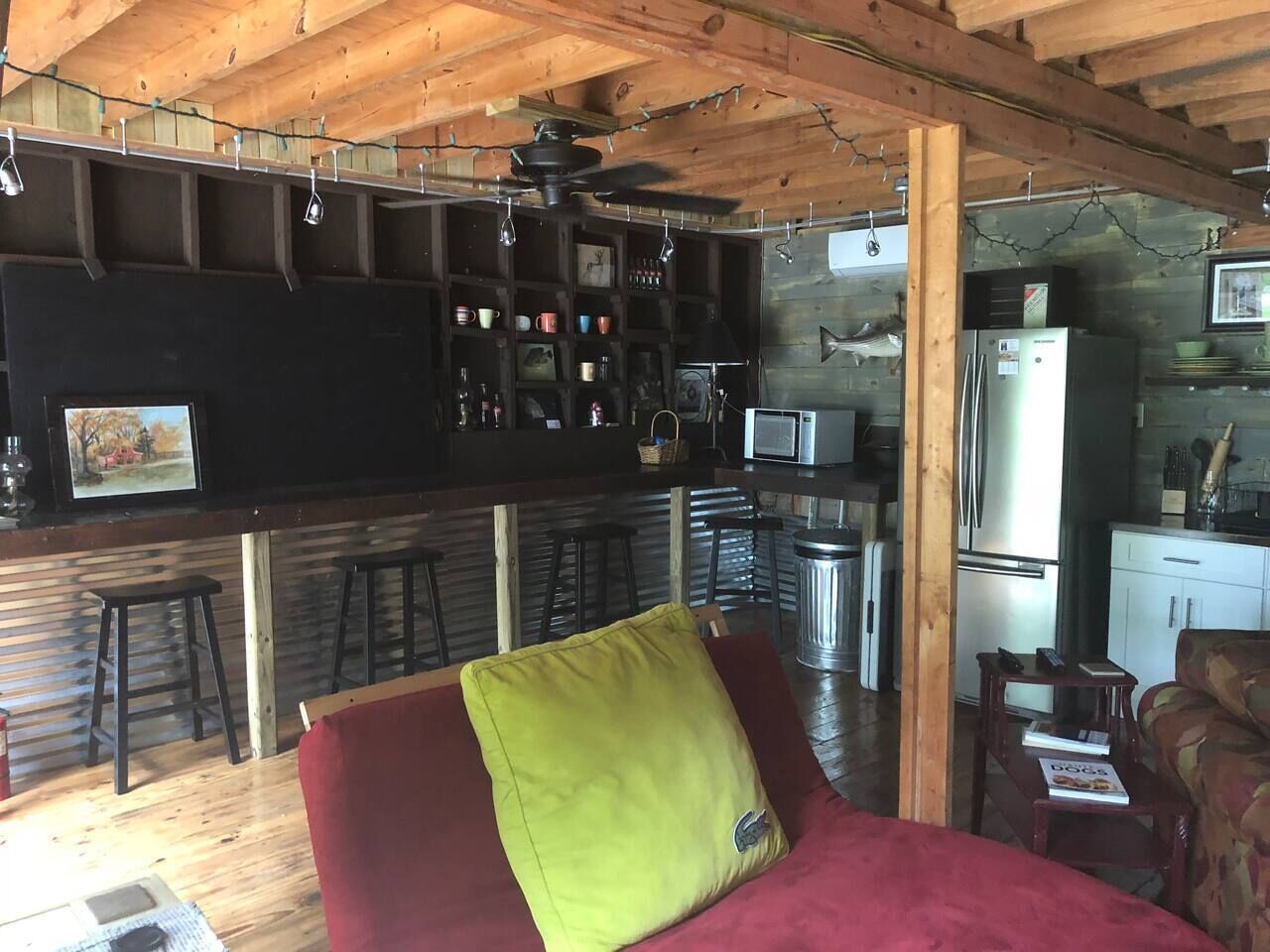 Smart-TV, DVD-Player, Bücher, Videothek