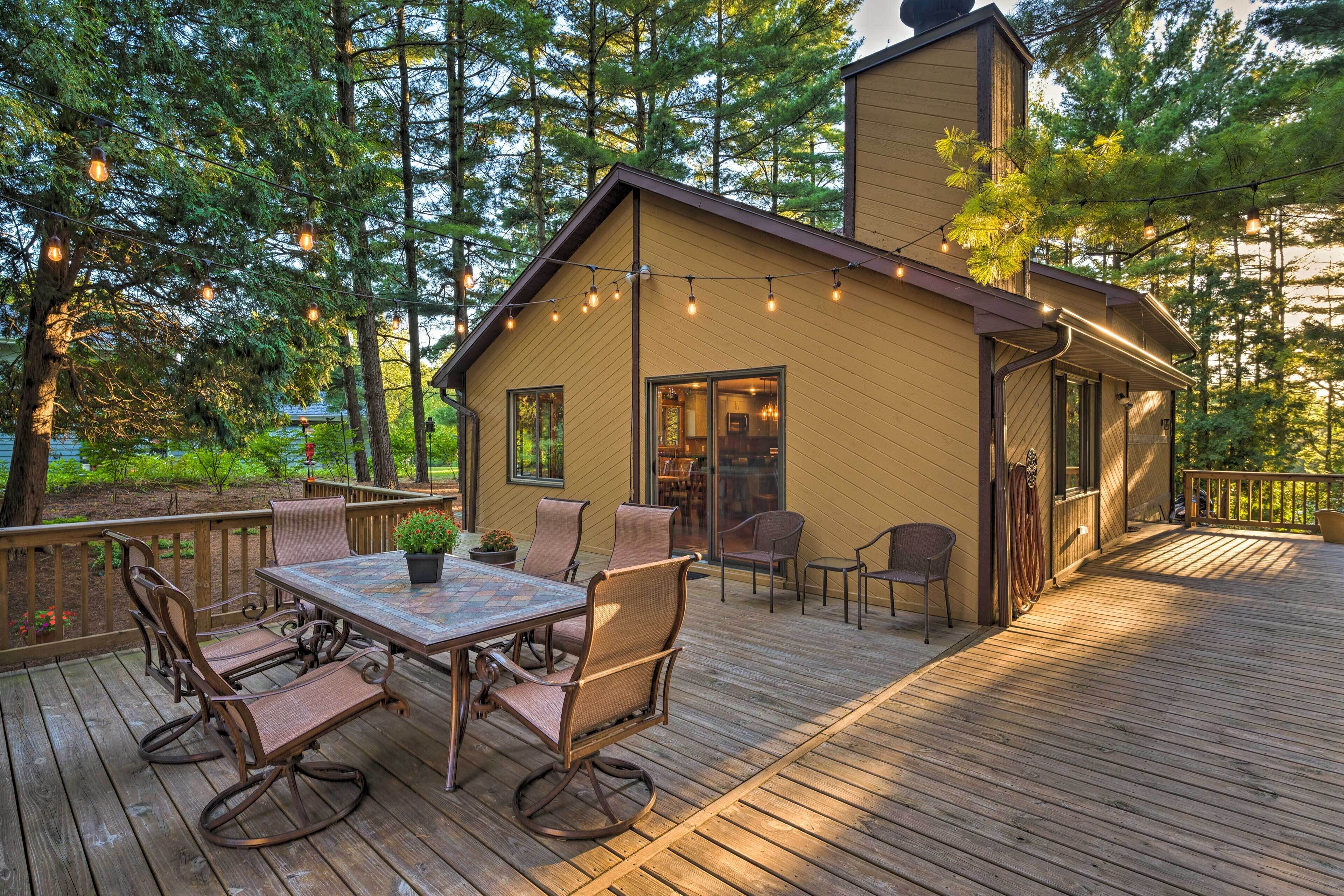Lake Geneva Getaway w/ Fire Pit: Near Golf