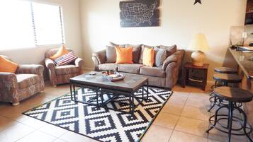 智能電視、DVD 播放機、影像庫、音響