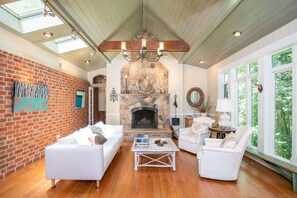 Interior - Cabell Cottage (Charlottesville)
