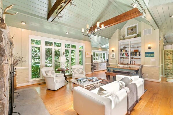 Smart TV, fireplace, offices