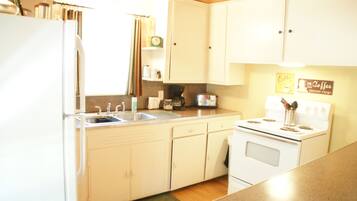 Fridge, microwave, oven, coffee/tea maker