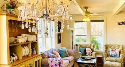 Vaiheet Teatteri, Charming, Super Clean, Great kalusteet!