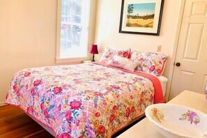 3 bedrooms, WiFi, bed sheets - 1907 Charmer, Perfect Downtown Location, So Clean! (Ashland)